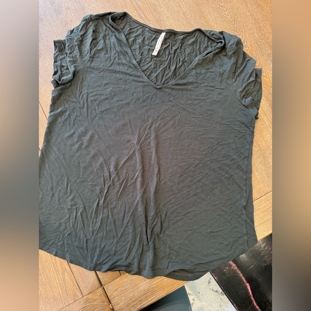 Soma Short Sleeve V-Neck Cooling  Tee size medium   V-Neck Women's Top